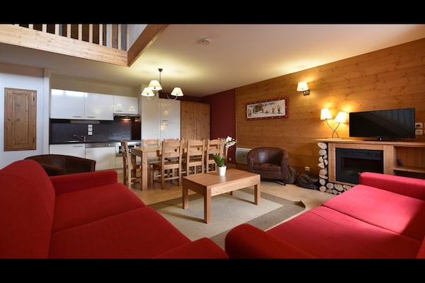 Foto van Appartement in Frankrijk met Spa en Uitzicht - Vakantiehuis in Sainte-Foy Tarentaise - LivingRoom