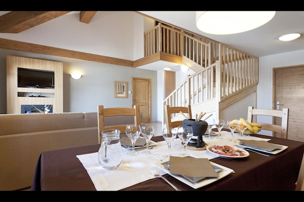 Foto van Appartement in Frankrijk met Spa en Uitzicht - Vakantiehuis in Sainte-Foy Tarentaise - DiningRoom