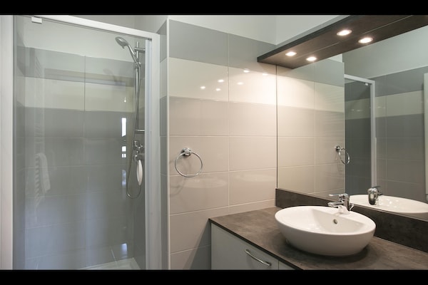 Foto van Appartement in Frankrijk met Spa en Uitzicht - Vakantiehuis in Sainte-Foy Tarentaise - BathRoom