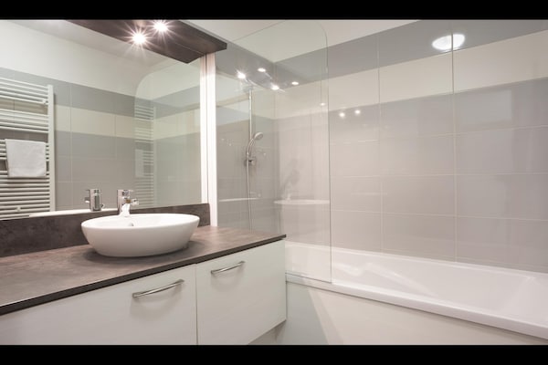 Foto van Appartement in Frankrijk met Spa en Uitzicht - Vakantiehuis in Sainte-Foy Tarentaise - BathRoom