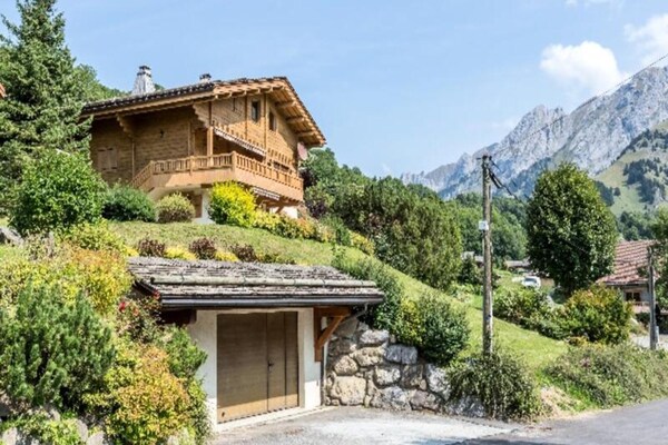Foto van Chalet in Aravis met Uitzicht op Bergen - Vakantiehuis in LA CLUSAZ - ExteriorSummer