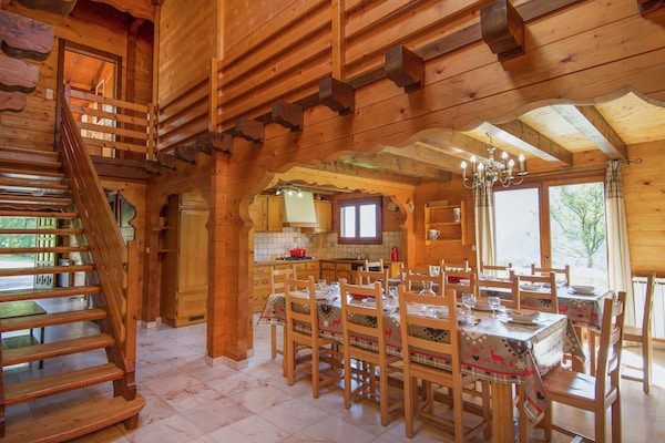 Foto van Chalet in Châtel bij Les Portes du Soleil - Vakantiehuis in Châtel - DiningRoom