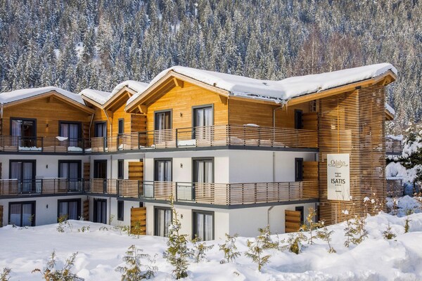 Foto van Alpine Escape met zwembad en uitzicht - Vakantiehuis in Chamonix mont blanc - ExteriorWinter