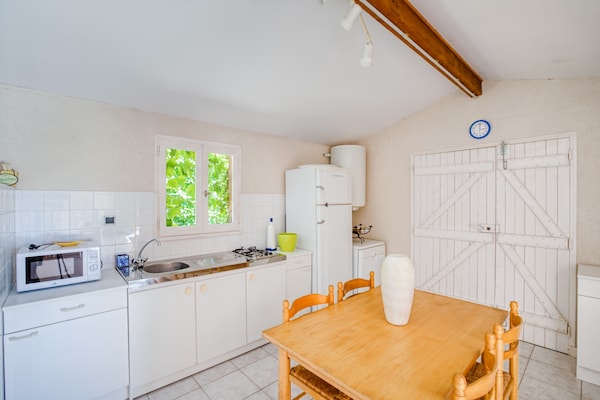 Foto van Vakantiehuis in Barry-d'Islemade met Zwembad - Vakantiehuis in Barry D'islemade - Kitchen