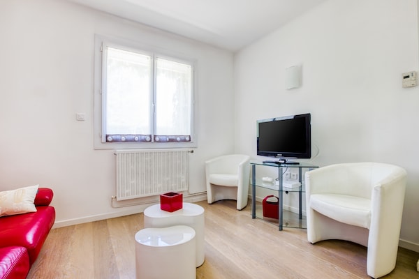 Foto van Vakantiehuis in Barry-d'Islemade met Zwembad - Vakantiehuis in Barry D'islemade - LivingRoom