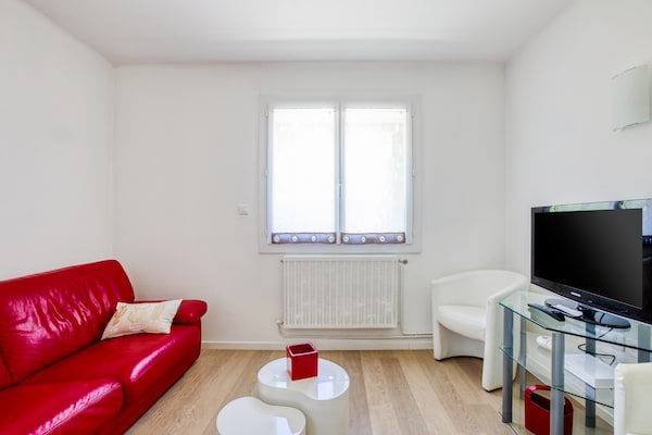 Foto van Vakantiehuis in Barry-d'Islemade met Zwembad - Vakantiehuis in Barry D'islemade - LivingRoom