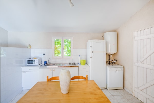 Foto van Vakantiehuis in Barry-d'Islemade met Zwembad - Vakantiehuis in Barry D'islemade - Kitchen