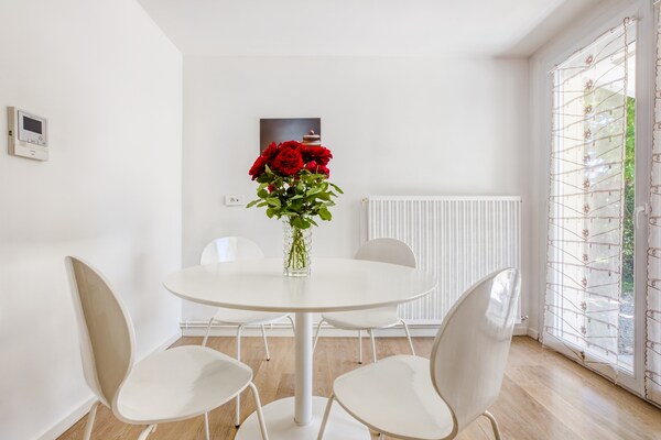 Foto van Vakantiehuis in Barry-d'Islemade met Zwembad - Vakantiehuis in Barry D'islemade - DiningRoom