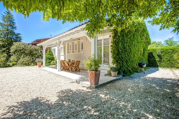 Foto van Vakantiehuis in Barry-d'Islemade met Zwembad - Vakantiehuis in Barry D'islemade - ExteriorSummer