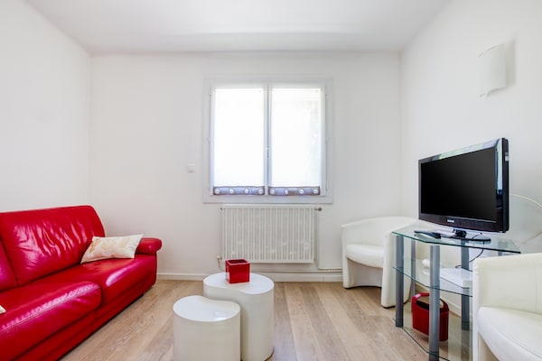 Foto van Vakantiehuis in Barry-d'Islemade met Zwembad - Vakantiehuis in Barry D'islemade - LivingRoom