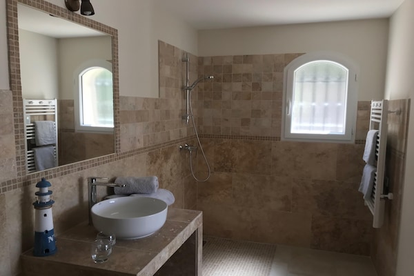 Foto van Villa in Le Plan-de-la-Tour met Zwembad - Vakantiehuis in Le Muy - BathRoom