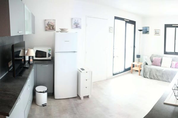 Foto van 3 stukken voor 6 personen - Vakantiehuis in SIX FOURS LES PLAGES - 