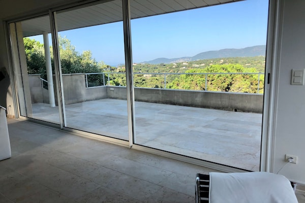 Foto van Villa in La Croix-Valmer met Zeezicht - Vakantiehuis in La Croix-Valmer - TerraceBalcony