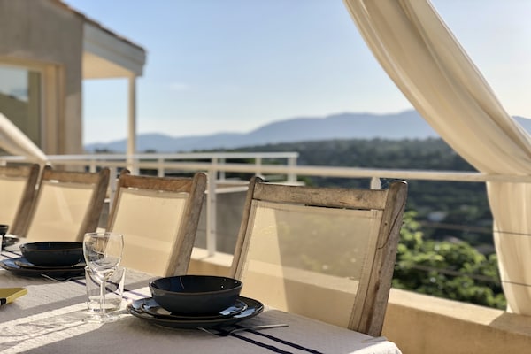 Foto van Villa in La Croix-Valmer met Zeezicht - Vakantiehuis in La Croix-Valmer - TerraceBalcony