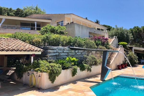 Foto van Villa in La Croix-Valmer met Zeezicht - Vakantiehuis in La Croix-Valmer - ExteriorSummer