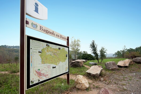 Foto van Villa in Bagnols met Zwembad & Natuurparken - Vakantiehuis in Bagnols en Foret - AreaSummer5KM