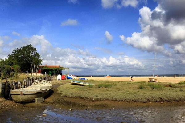 Foto van Retreat met verwarmd zwembad - Vakantiehuis in L'aiguillon sur vie - AreaSummer1KM