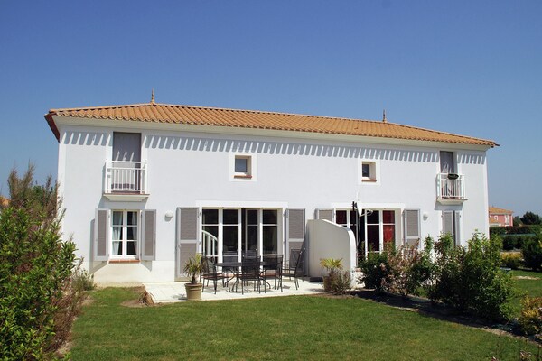 Foto van Villa in Fontenelles met privézwembad - Vakantiehuis in L Aiguillon Sur Vie - ExteriorSummer