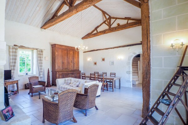 Foto van Vakantiehuis Saint-Laurent met Zwembad - Vakantiehuis in St. Laurent de la Salle - LivingRoom