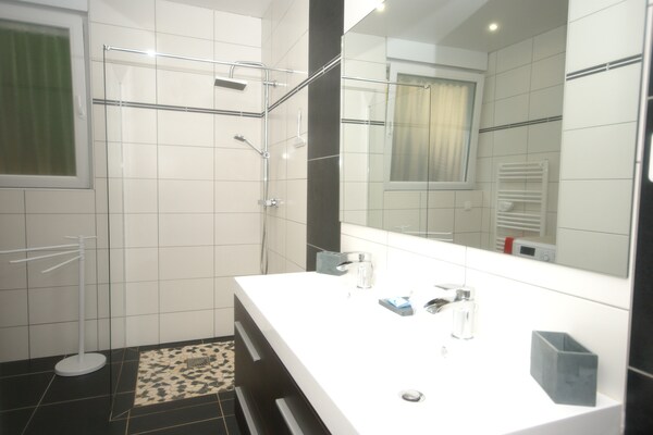 Foto van Chalet in Raon-l'Étape bij Meer - Vakantiehuis in Raon L`etape - BathRoom