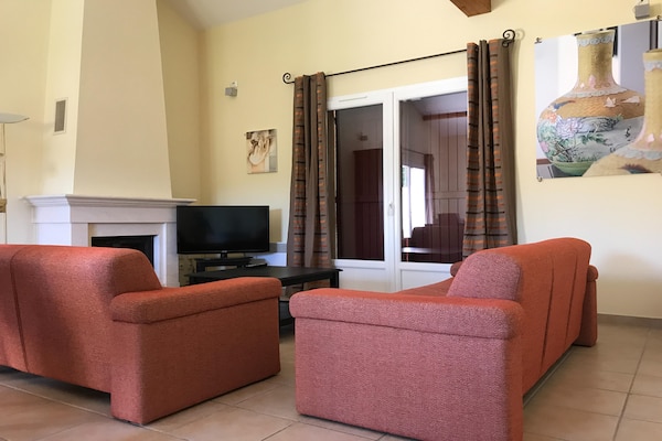 Foto van Villa in Les Forges met Golf en Zwembad - Vakantiehuis in Les Forges - LivingRoom