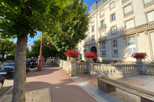 Foto van Charmant appartement met dakterras in Vittel - Vakantiehuis in Vittel - ExteriorSummer