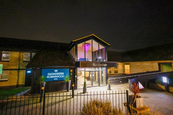 Foto van Gloucester Robinswood By Sunday - Junior Suite - Vakantiehuis in Gloucester - HotelExteriorSummer