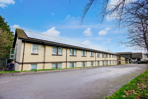 Foto van Gloucester Robinswood By Sunday - Junior Suite - Vakantiehuis in Gloucester - HotelExteriorSummer