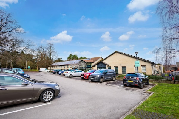 Foto van Gloucester Robinswood By Sunday - Junior Suite - Vakantiehuis in Gloucester - HotelExteriorSummer