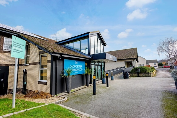 Foto van Gloucester Robinswood By Sunday - Junior Suite - Vakantiehuis in Gloucester - HotelExteriorSummer