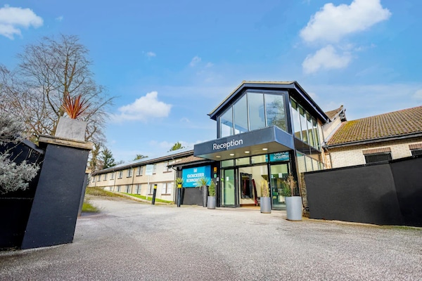 Foto van Gloucester Robinswood By Sunday - Junior Suite - Vakantiehuis in Gloucester - HotelExteriorSummer