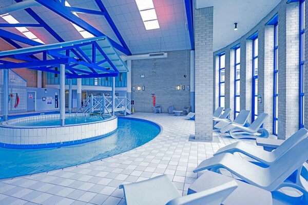 Foto van Gloucester Robinswood By Sunday - Junior Suite - Vakantiehuis in Gloucester - HotelSwimmingPool