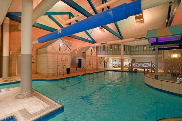Foto van Gloucester Robinswood By Sunday - Junior Suite - Vakantiehuis in Gloucester - HotelSwimmingPool