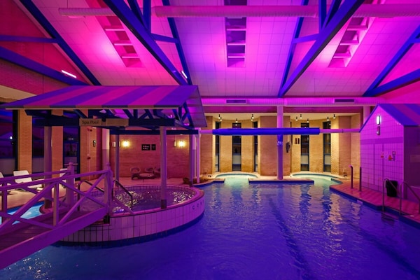 Foto van Gloucester Robinswood By Sunday - Junior Suite - Vakantiehuis in Gloucester - HotelSwimmingPool