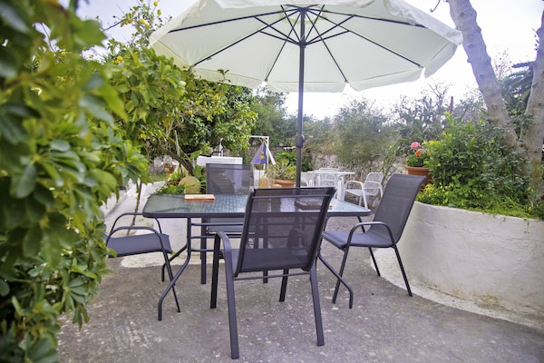 Foto van Studio in Areopoli bij Limeni Strand - Vakantiehuis in Areopoli - TerraceBalcony