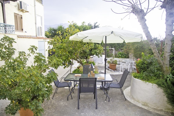 Foto van Studio in Areopoli bij Limeni Strand - Vakantiehuis in Areopoli - TerraceBalcony
