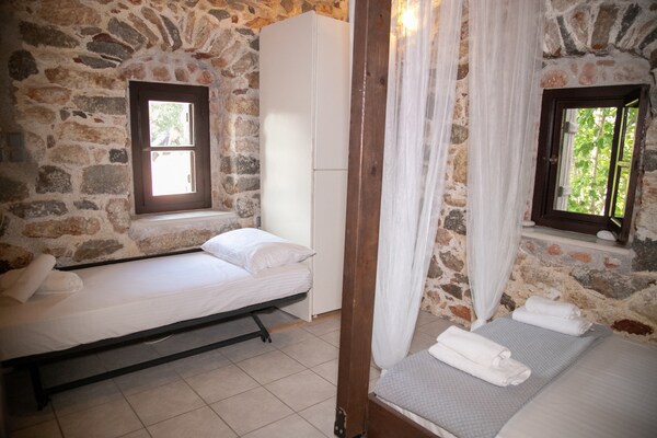 Foto van Huis in Pyrgos Dirou bij Halikia Strand - Vakantiehuis in Pyrgos Dirou - BedRoom