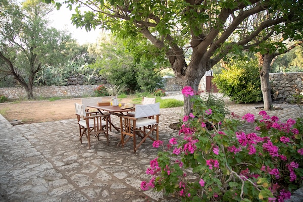 Foto van Huis in Pyrgos Dirou bij Halikia Strand - Vakantiehuis in Pyrgos Dirou - GardenSummer