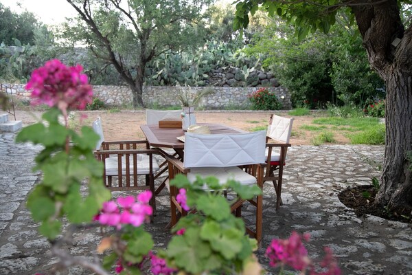 Foto van Huis in Pyrgos Dirou bij Halikia Strand - Vakantiehuis in Pyrgos Dirou - Outdoor