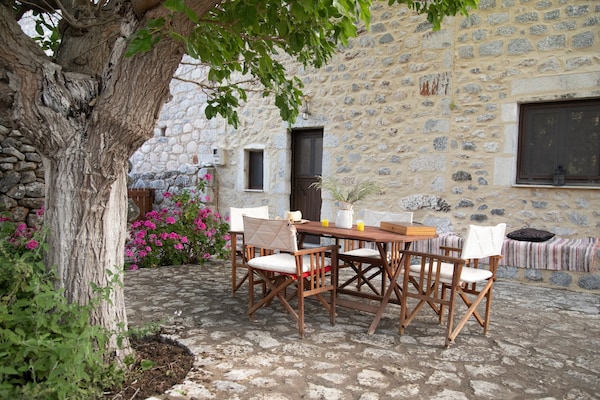 Foto van Huis in Pyrgos Dirou bij Halikia Strand - Vakantiehuis in Pyrgos Dirou - Outdoor