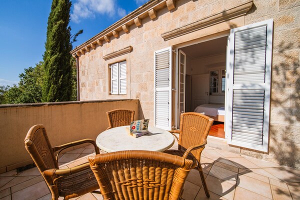 Foto van Villa in Čilipi bij Dubrovnik met Zwembad - Vakantiehuis in Dubrovnik - ExteriorSummer