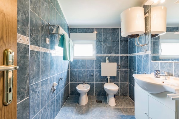 Foto van Appartement in Kastel bij de Zee - Vakantiehuis in Kaštel Štafilić - BathRoom