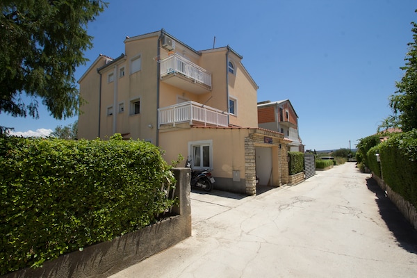 Foto van Appartement in Kastel bij de Zee - Vakantiehuis in Kaštel Štafilić - ExteriorSummer