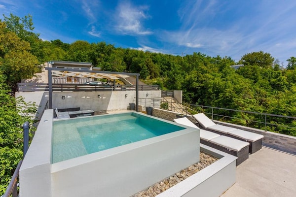 Foto van Vakantiehuis in Crikvenica met Zeezicht - Vakantiehuis in Crikvenica - TerraceBalcony