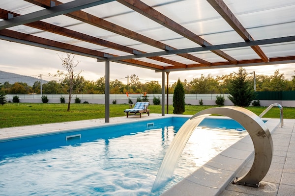 Foto van Vakantiehuis Neoric met Verwarmd Zwembad - Vakantiehuis in Neorić - PoolOfHouse