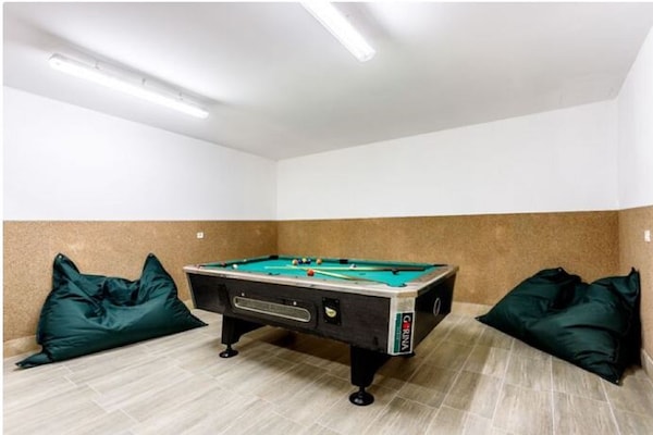 Foto van Vakantiehuis Neoric met Verwarmd Zwembad - Vakantiehuis in Neorić - RecreationRoom