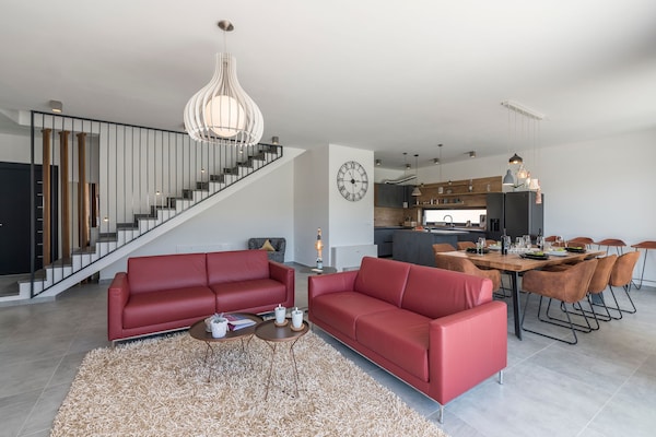 Foto van Villa in Novigrad met zwembad en zeezicht - Vakantiehuis in Novigrad - LivingRoom