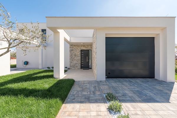Foto van Villa in Novigrad met zwembad en zeezicht - Vakantiehuis in Novigrad - Facilities