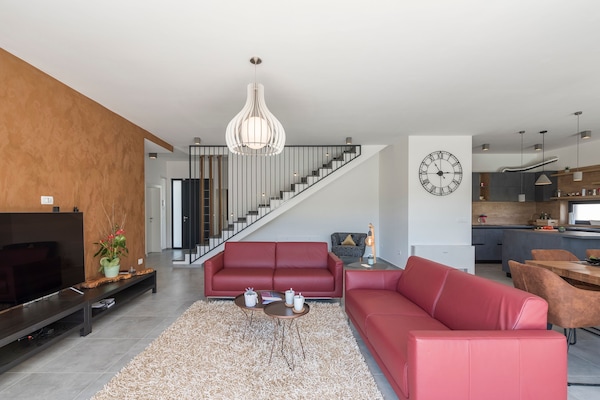 Foto van Villa in Novigrad met zwembad en zeezicht - Vakantiehuis in Novigrad - LivingRoom