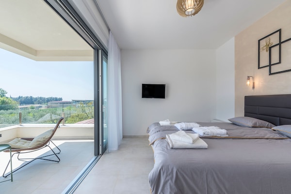 Foto van Villa in Novigrad met zwembad en zeezicht - Vakantiehuis in Novigrad - BedRoom
